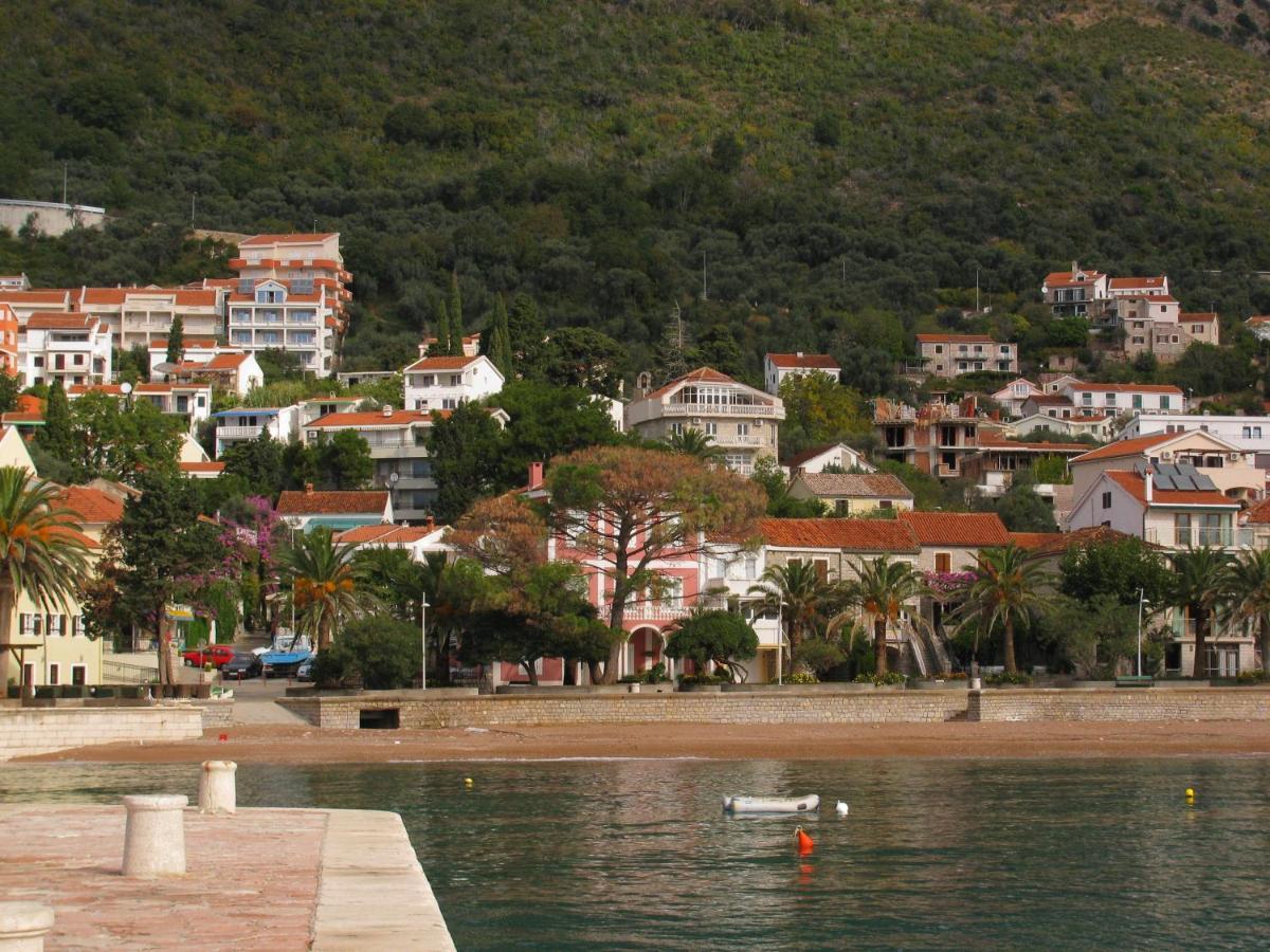 Apartments Pod Lozom With Seaview Petrovac Værelse billede