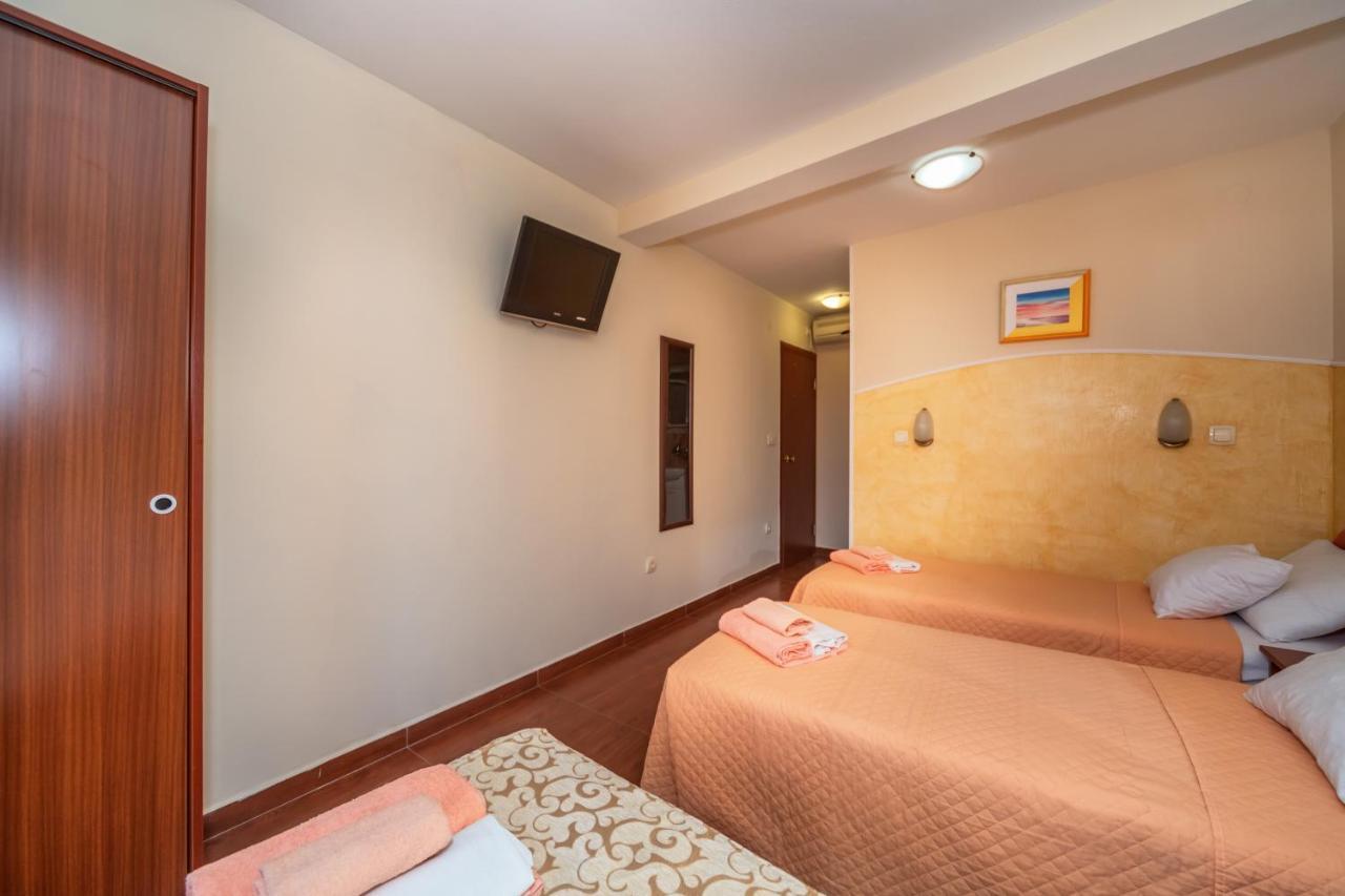 Apartments Pod Lozom With Seaview Petrovac Værelse billede