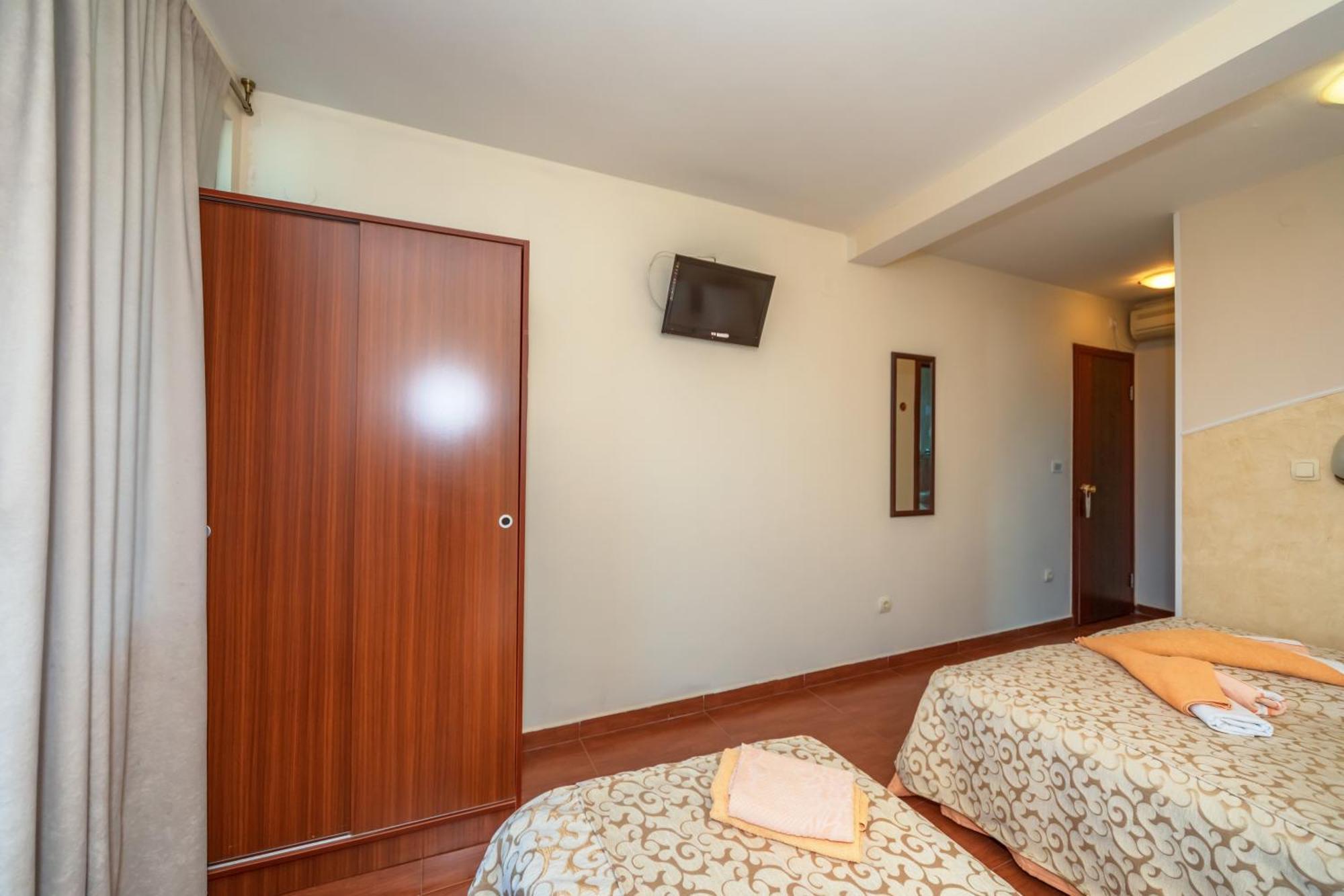 Apartments Pod Lozom With Seaview Petrovac Værelse billede
