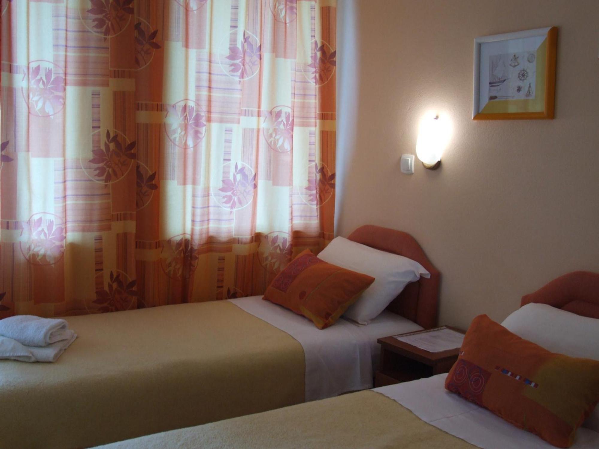 Apartments Pod Lozom With Seaview Petrovac Værelse billede